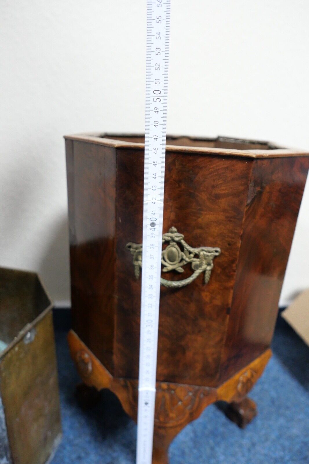 antik englischer Chippendale Jardinire Blumentopf Kupfer Tatzen Nussbaumholz - Antikhandel-Stuttgart