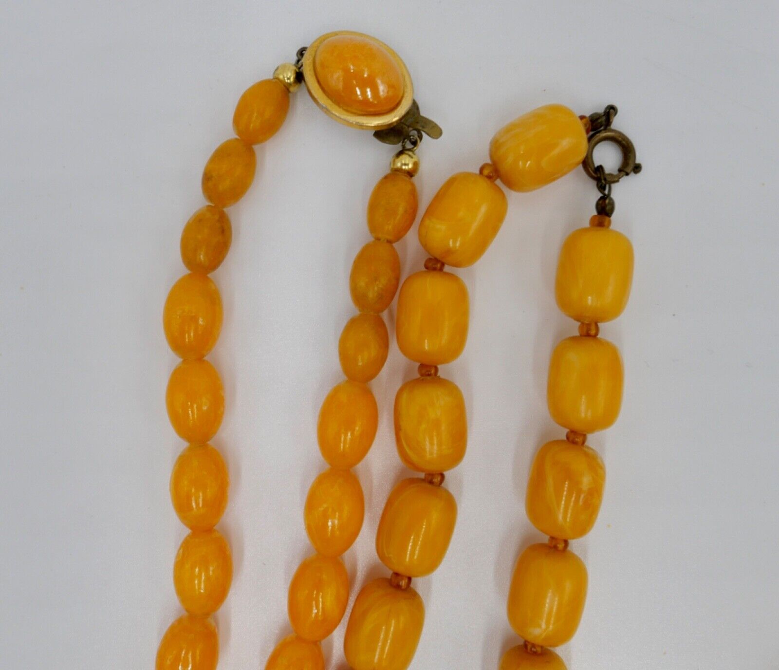 Bernstein Imitat / Plastik Kunstoff Konvolut Schmuck Kette 393 Gramm - Antikhandel-Stuttgart