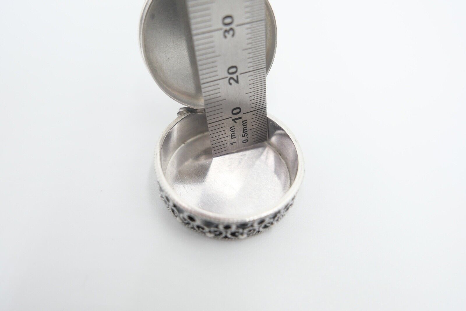 30er Jahre filigrane Silber Dose pillenröschen 835 Silber - Antikhandel-Stuttgart