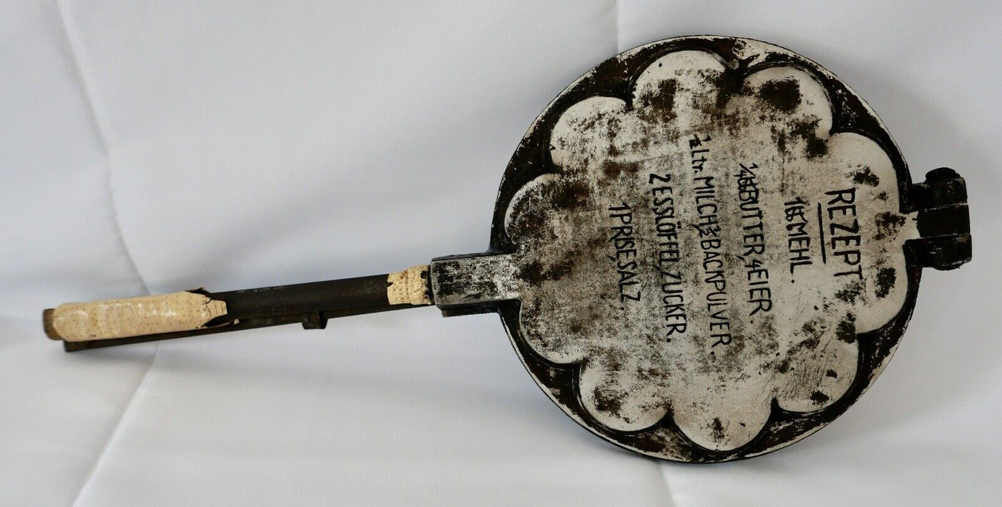 antikes Herz Waffeleisen Gusseisen D.R.G.M. 1920-1930er mit REZEPT K.F. JUNG - Antikhandel-Stuttgart