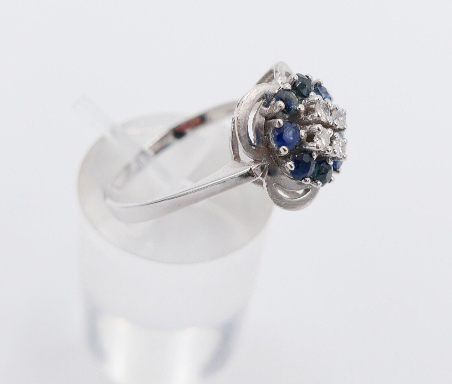 Damen Cocktail Ring 585 14K synthetisch Saphir Brillant Weißgold Gr. 62 0,38 Ct - Antikhandel-Stuttgart