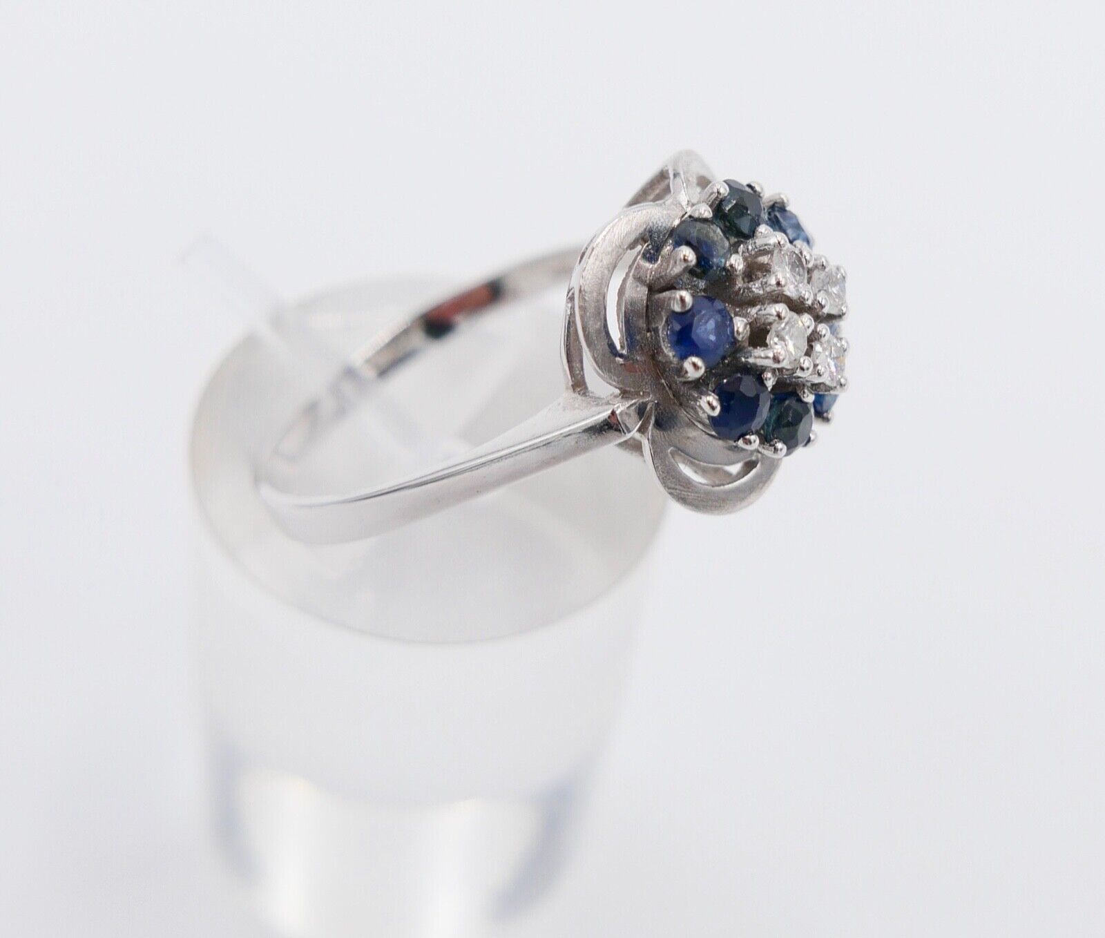 Damen Cocktail Ring 585 14K synthetisch Saphir Brillant Weißgold Gr. 62 0,38 Ct - Antikhandel-Stuttgart