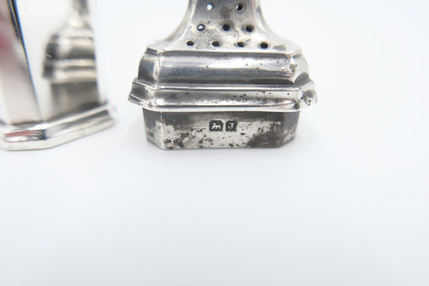 1933 Elkington & Co. E&Co. Salzstreuer 925 Sterlingsilber aus Birmingham England - Antikhandel-Stuttgart