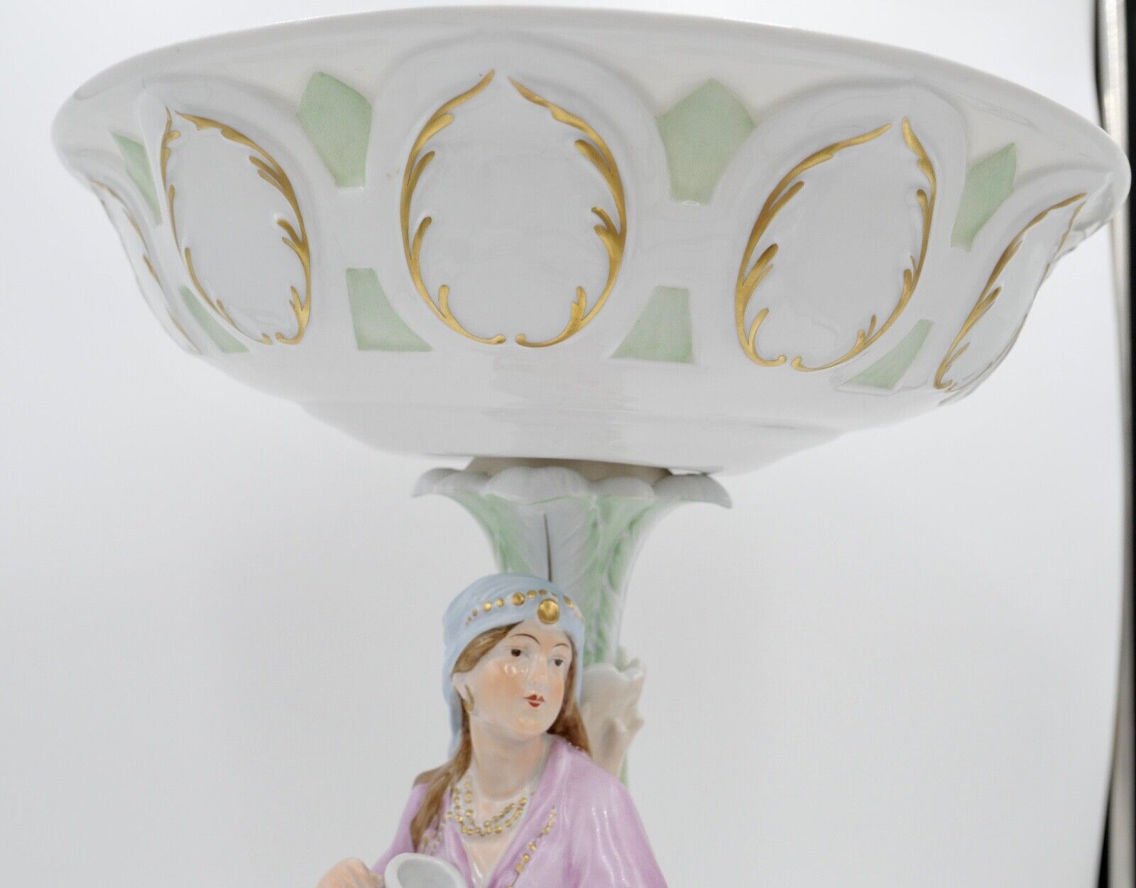 PMP Plaue Schierholz " Tafelaufsatz Obstschale " Wasserträgerin 45cm J. Freitag - Antikhandel-Stuttgart