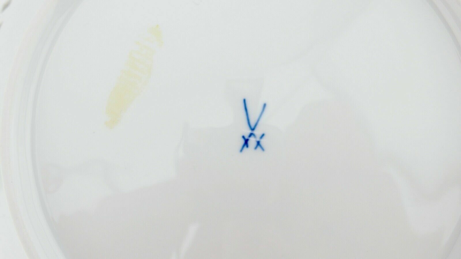 Meissen Durchbruchschale Weiß Goldrand Ø 25 cm Blumendekor 332 46a / 206 - Antikhandel-Stuttgart