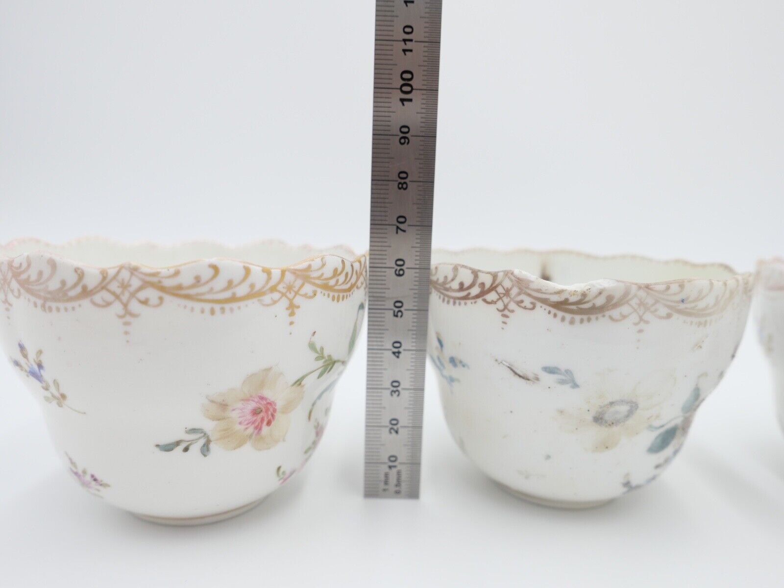 Meissen 3 Teetassen Knaufzeit 1860 1900 Barock Blumen Bukett Muster - Antikhandel-Stuttgart