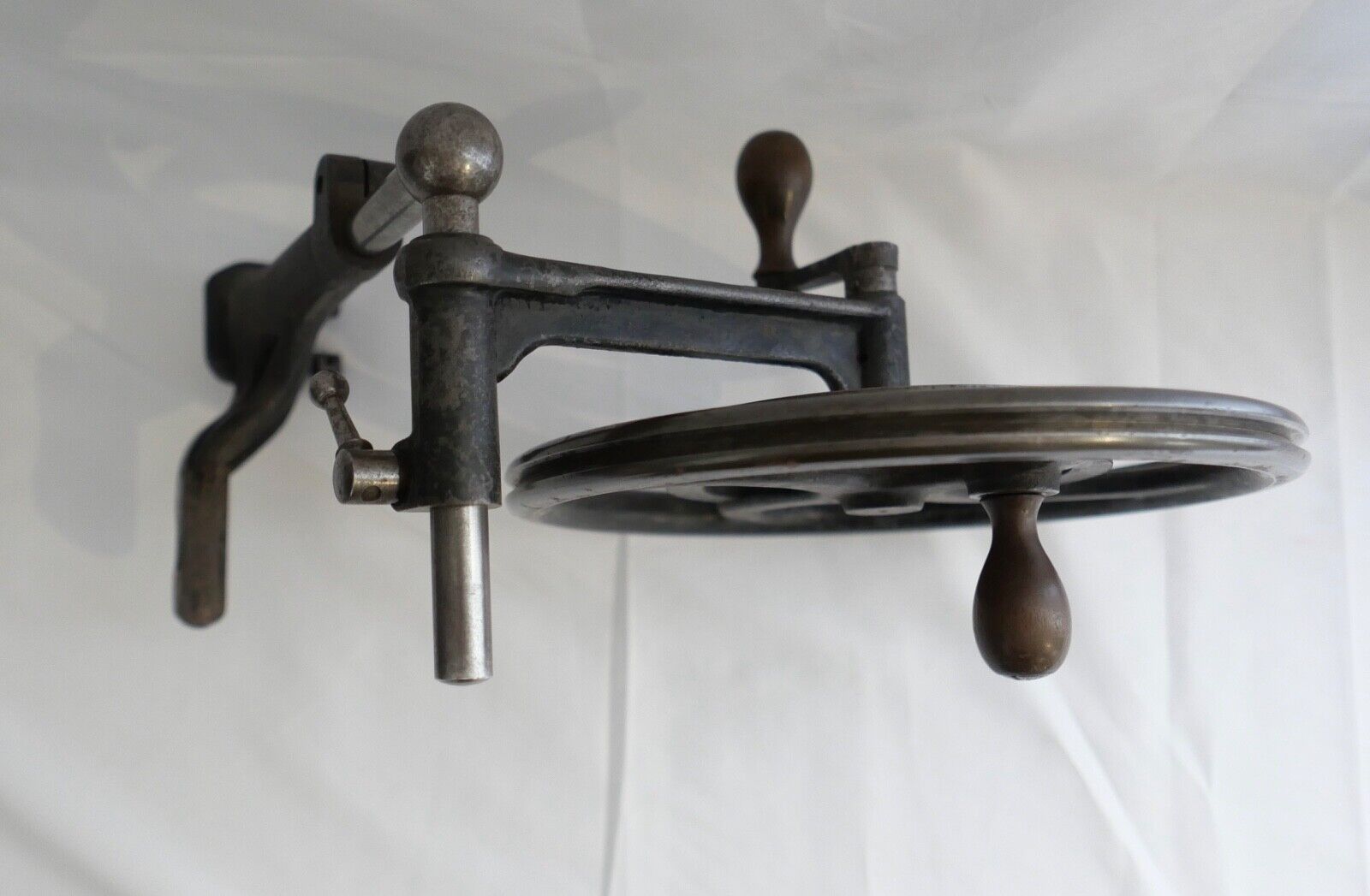 Altes Handrad für Uhrmacherdrehbank Schwungrad Drehstuhl Ø 21 cm - Antikhandel-Stuttgart