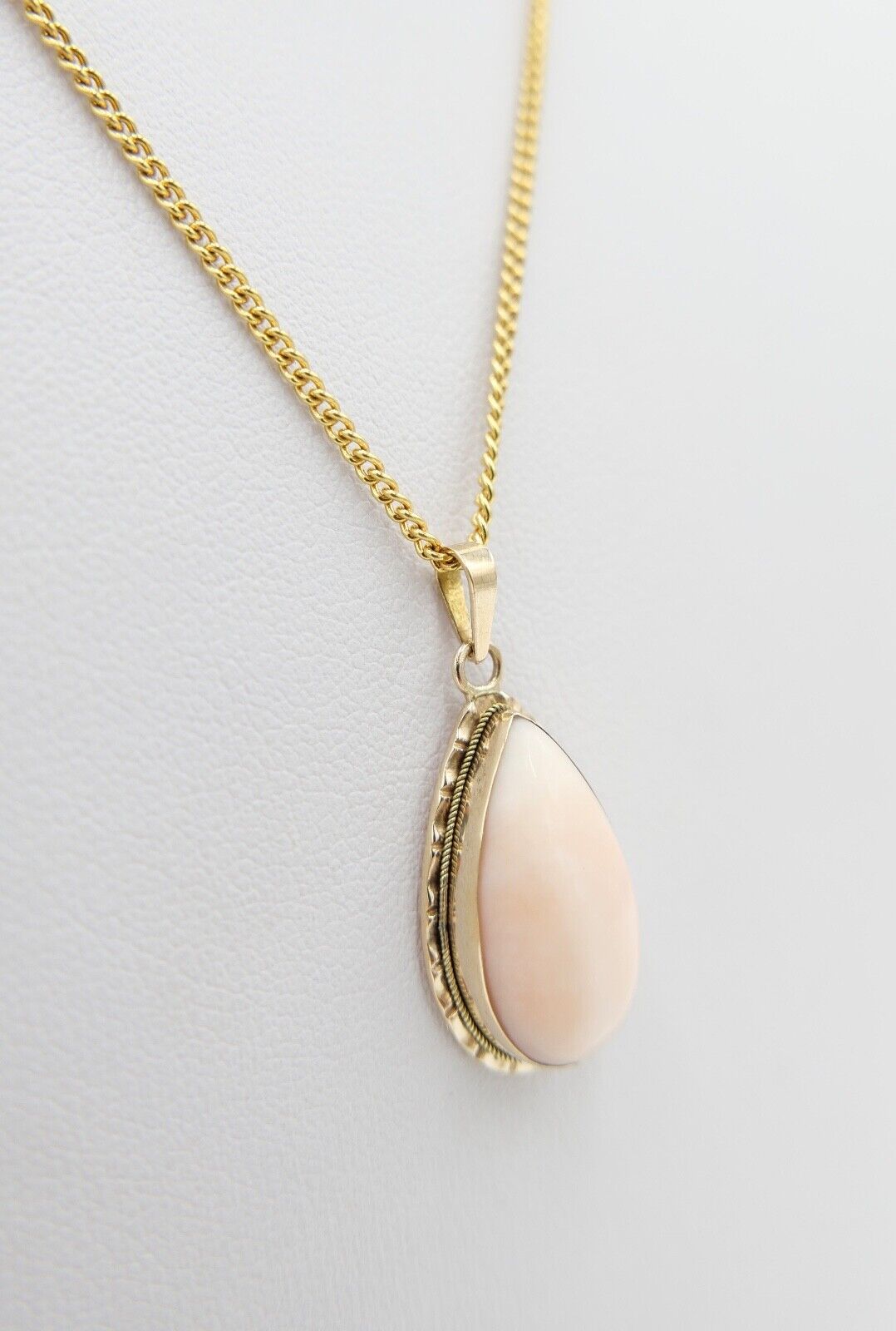 70er Jahre Anhänger Gold 750 / 18K Koralle Cabochon Schliff Engelhautkoralle - Antikhandel-Stuttgart