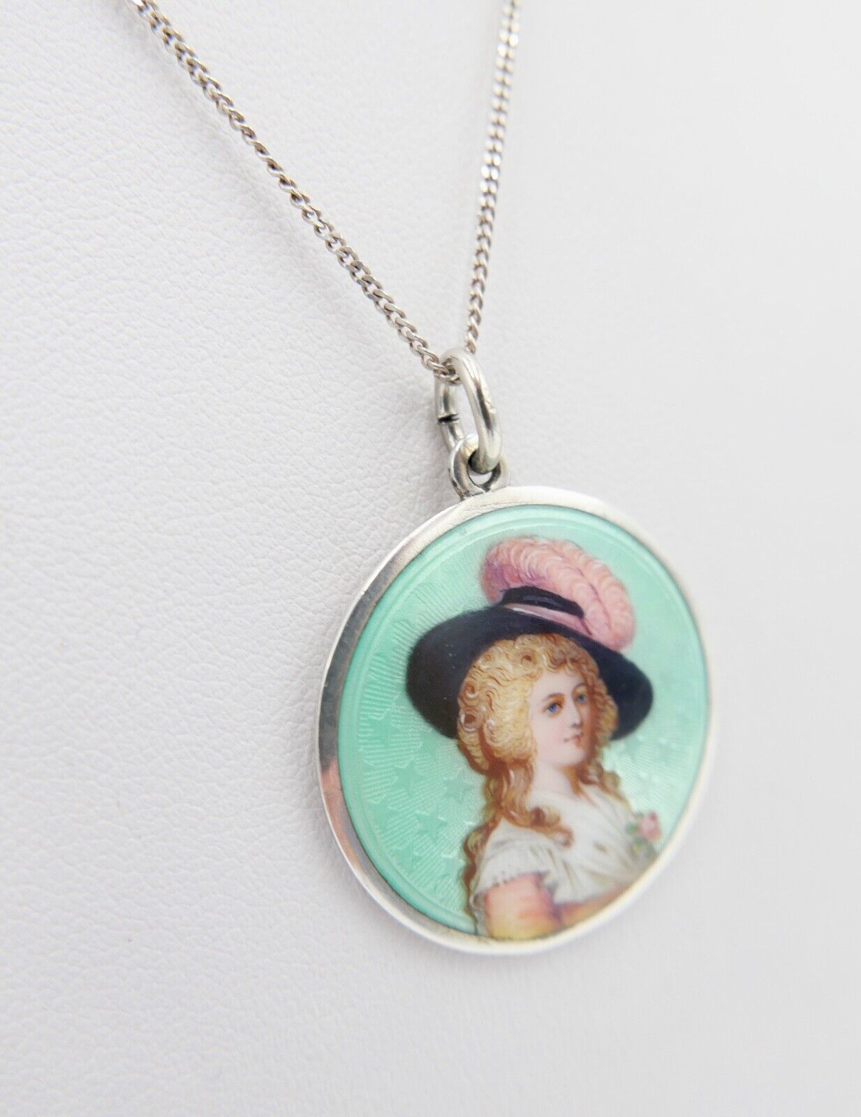 60er Jahre Silber Anhänger SM Ø29mm Emaille Barockfrau mit Hut Miniatur Portrait - Antikhandel-Stuttgart