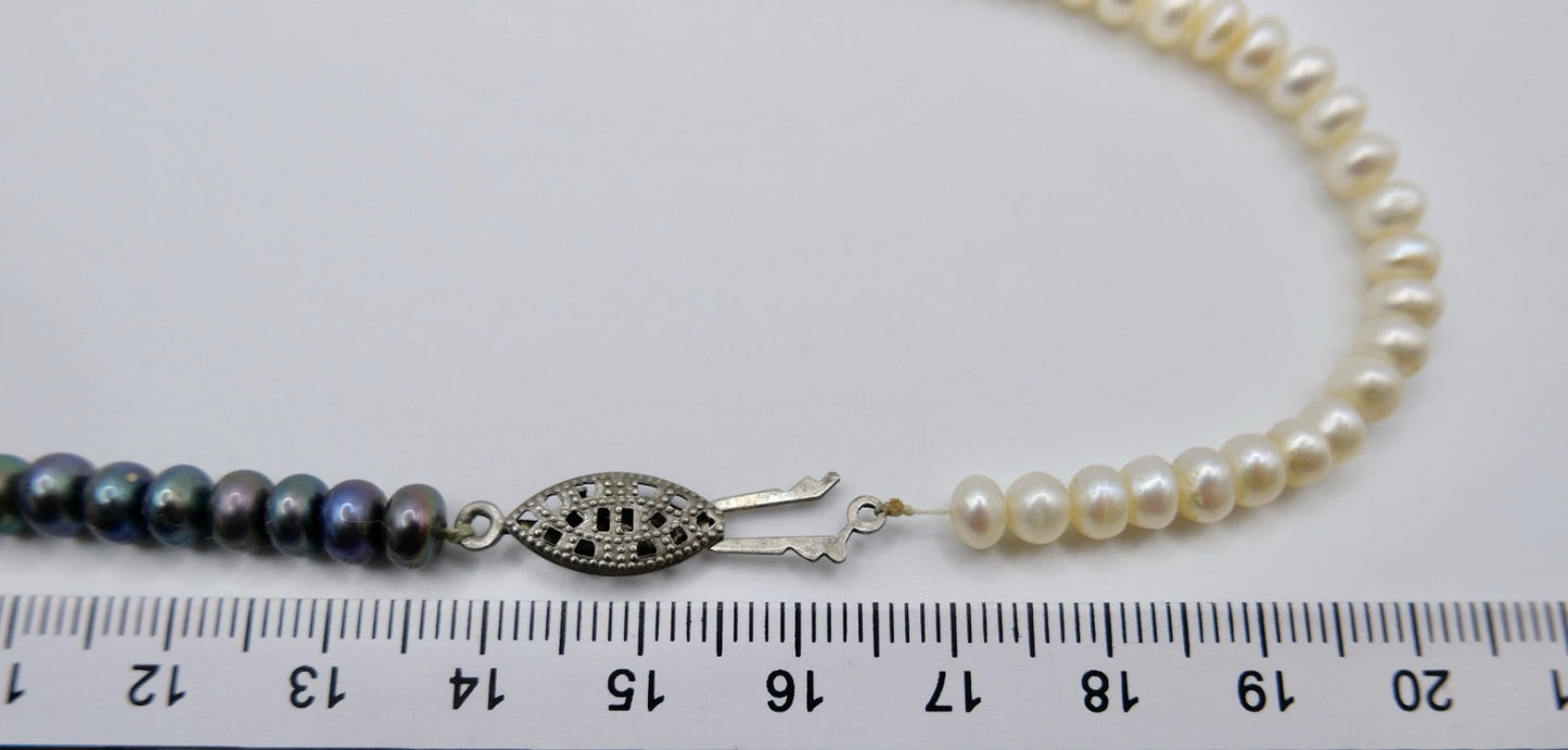 Elegante Perlenkette zweifarbig Weiß & Anthrazit 44 cm Vintage Tahiti-Look
