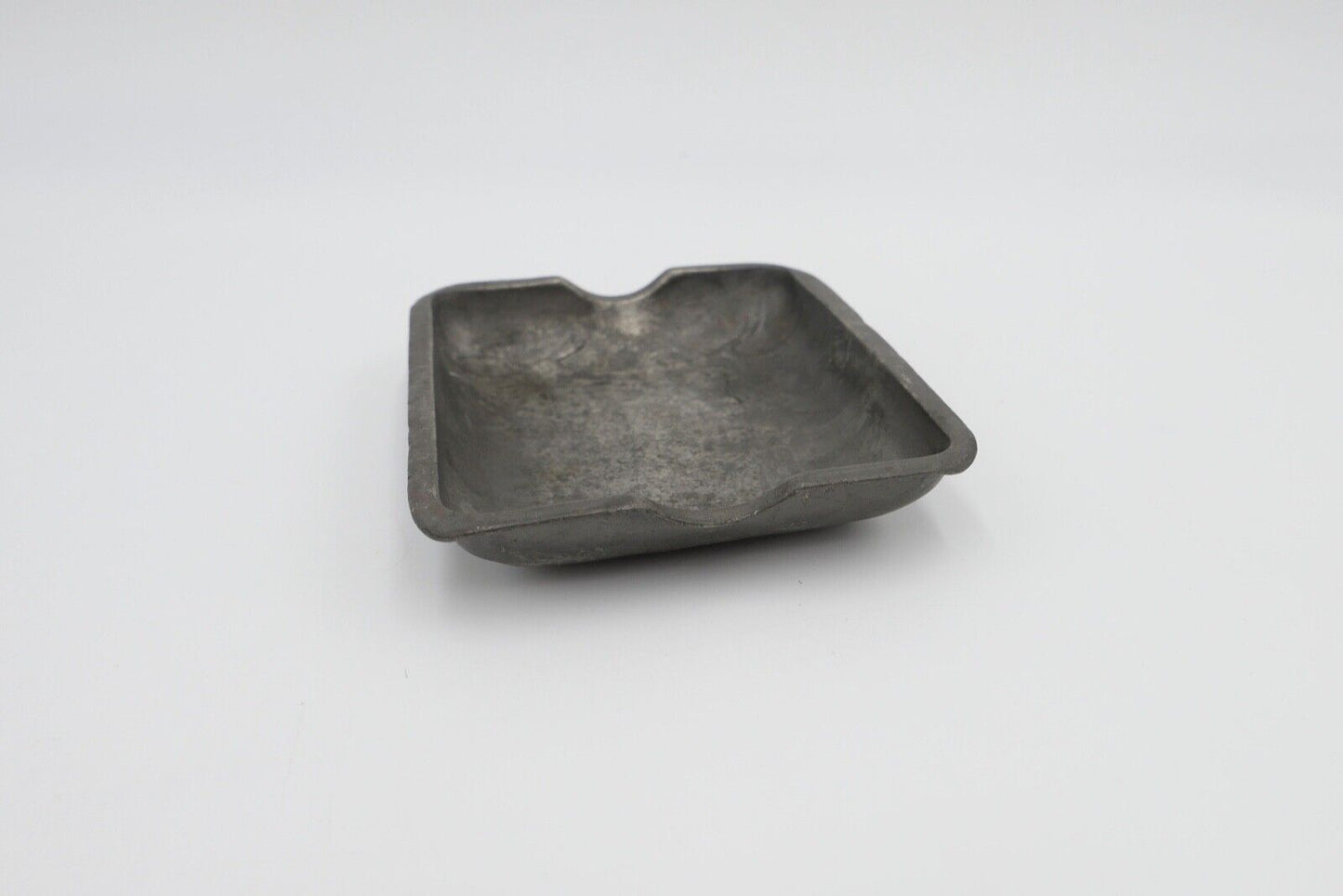 KAYSERZINN 4190 Zinn Aschenbecher / Schmuckschale 10x9cm Relief Fuchsien Blätter - Antikhandel-Stuttgart