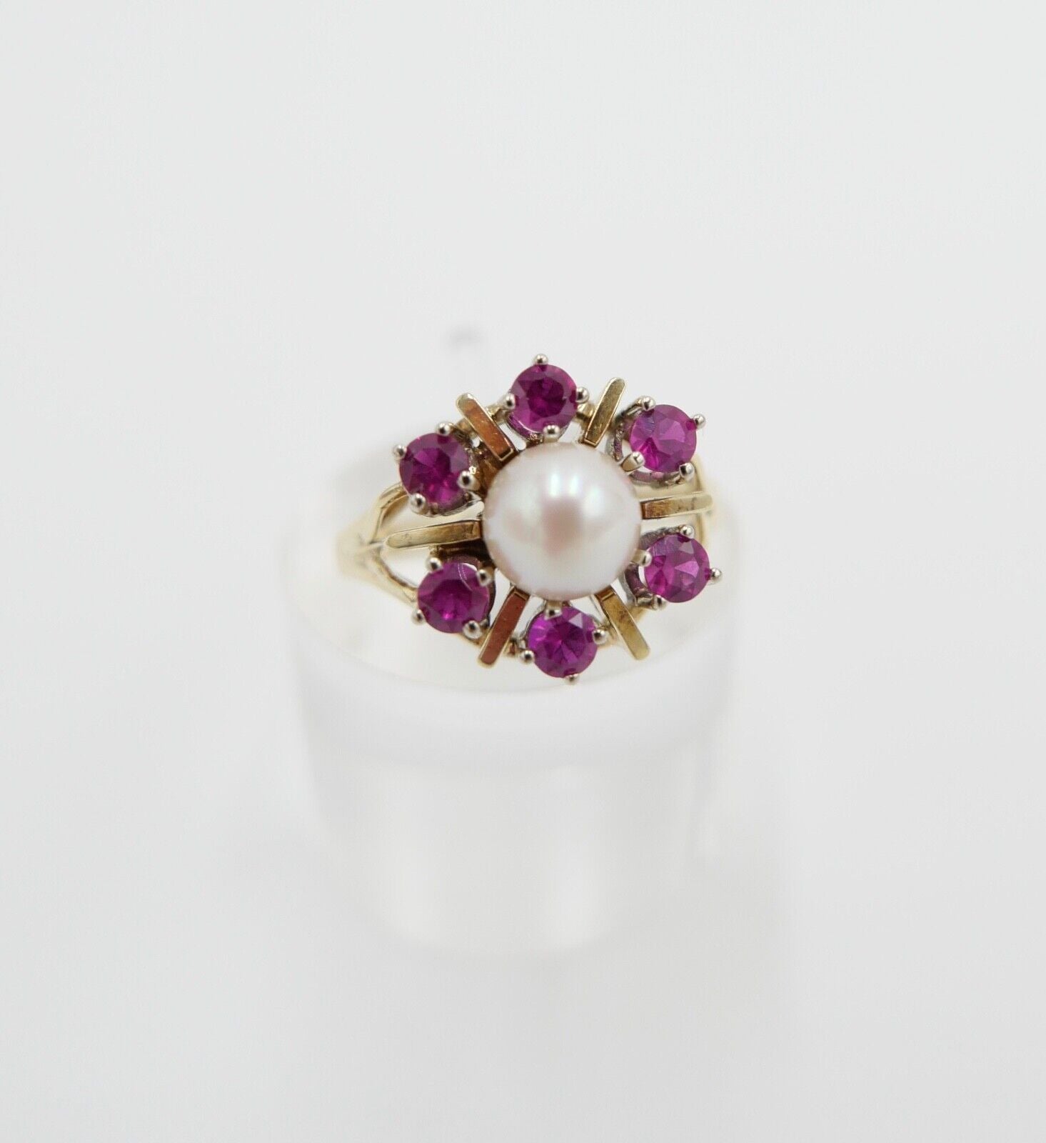 80er Jahre Ring Gold 585 / 14K Weißgoldfassung Zuchtperle Rubine Gr. 53 - Antikhandel-Stuttgart