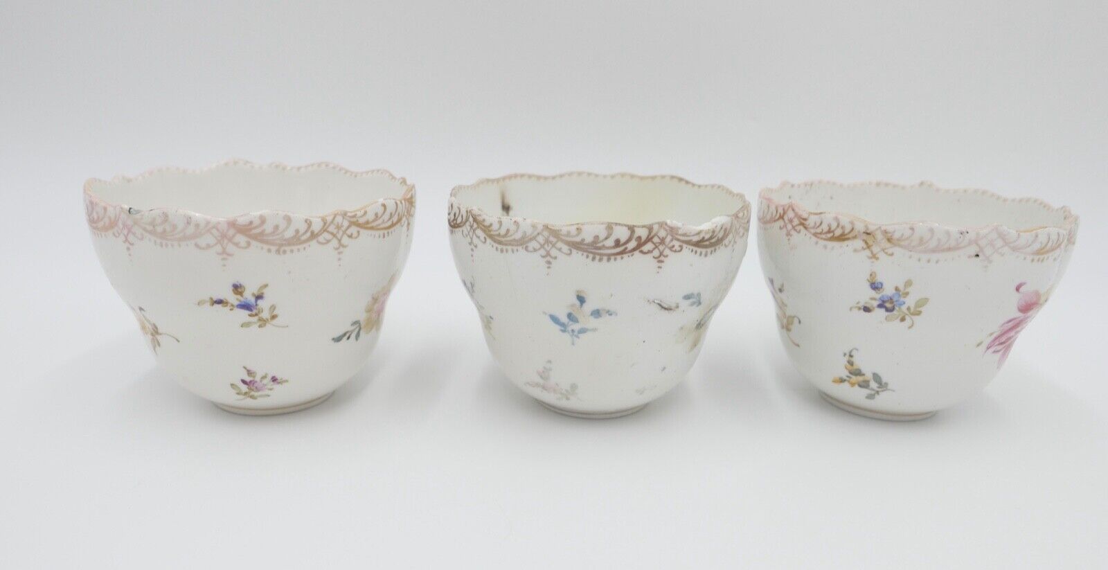 Meissen 3 Teetassen Knaufzeit 1860 1900 Barock Blumen Bukett Muster - Antikhandel-Stuttgart