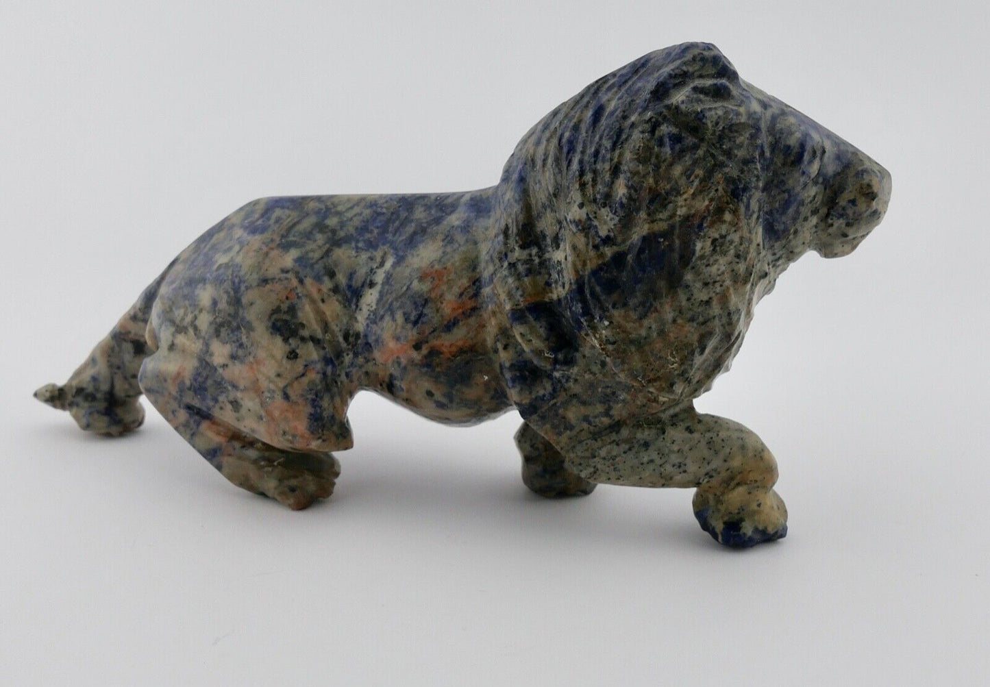 Schreitender Löwe aus blauem Marmor Vitrinenobjekt Handarbeit UNIKAT 22 cm - Antikhandel-Stuttgart