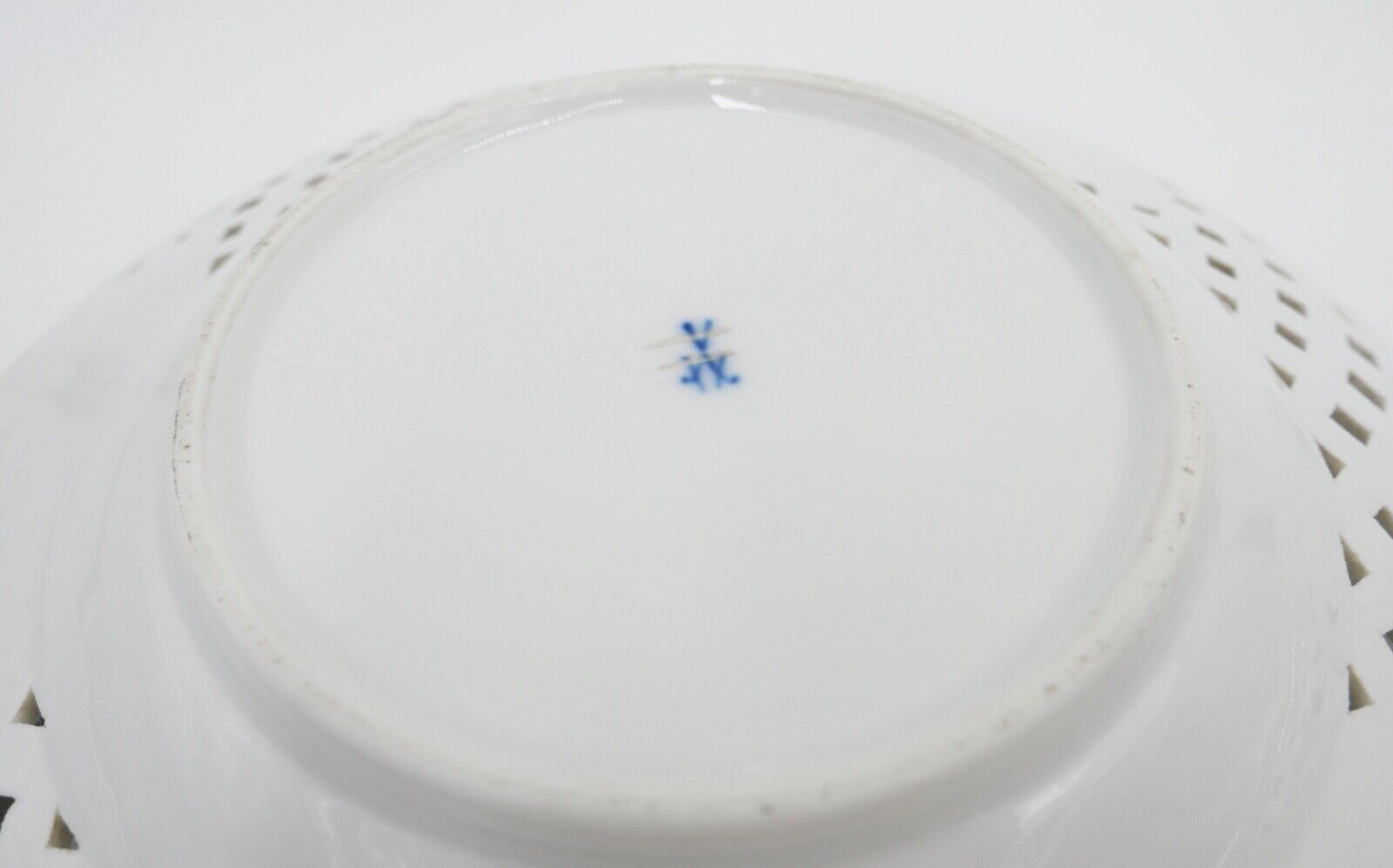 2x Meissen Durchbruchteller Wandteller Ø 20,5 cm blaue Blume Knaufzeit - Antikhandel-Stuttgart