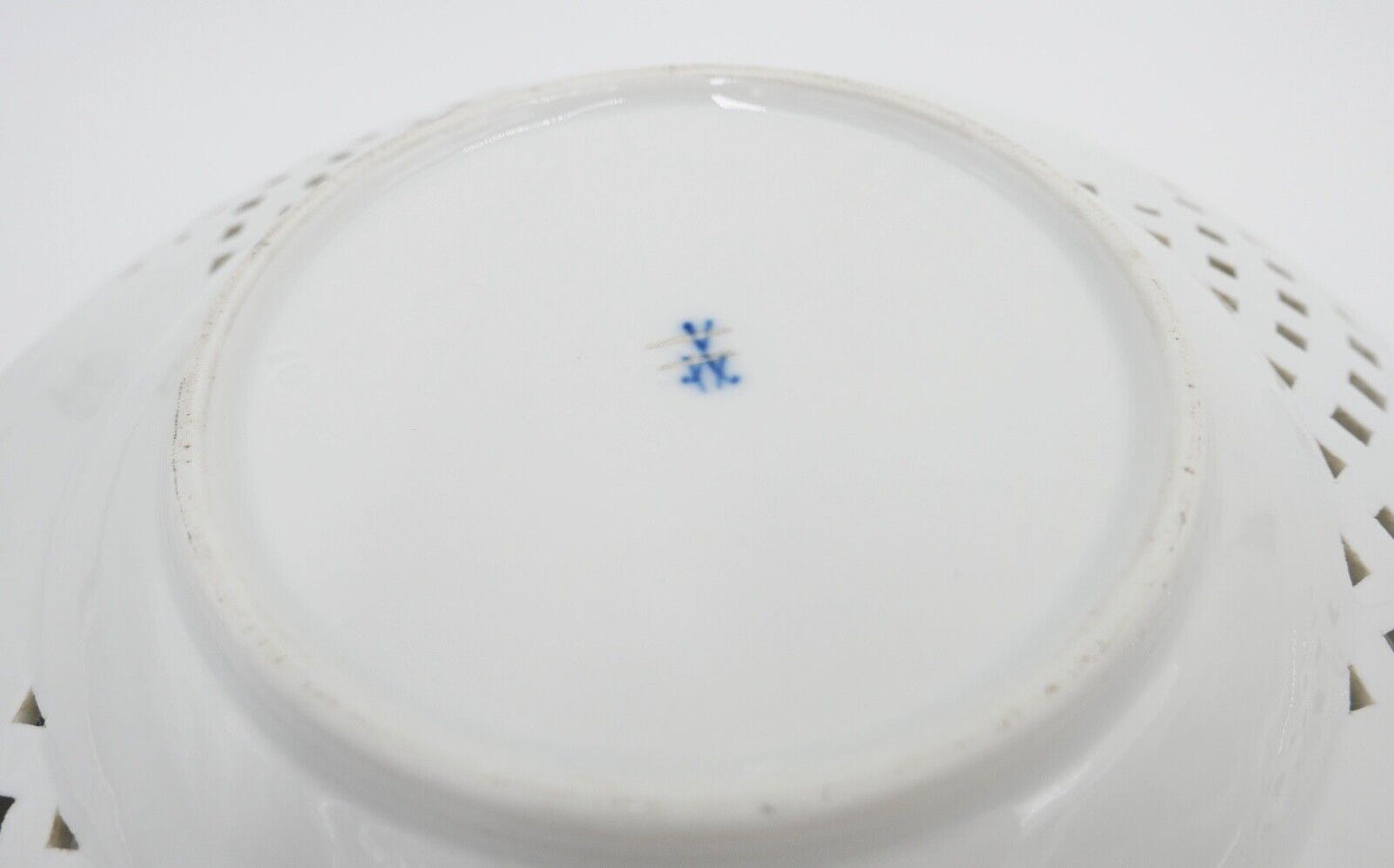 2x Meissen Durchbruchteller Wandteller Ø 20,5 cm blaue Blume Knaufzeit - Antikhandel-Stuttgart