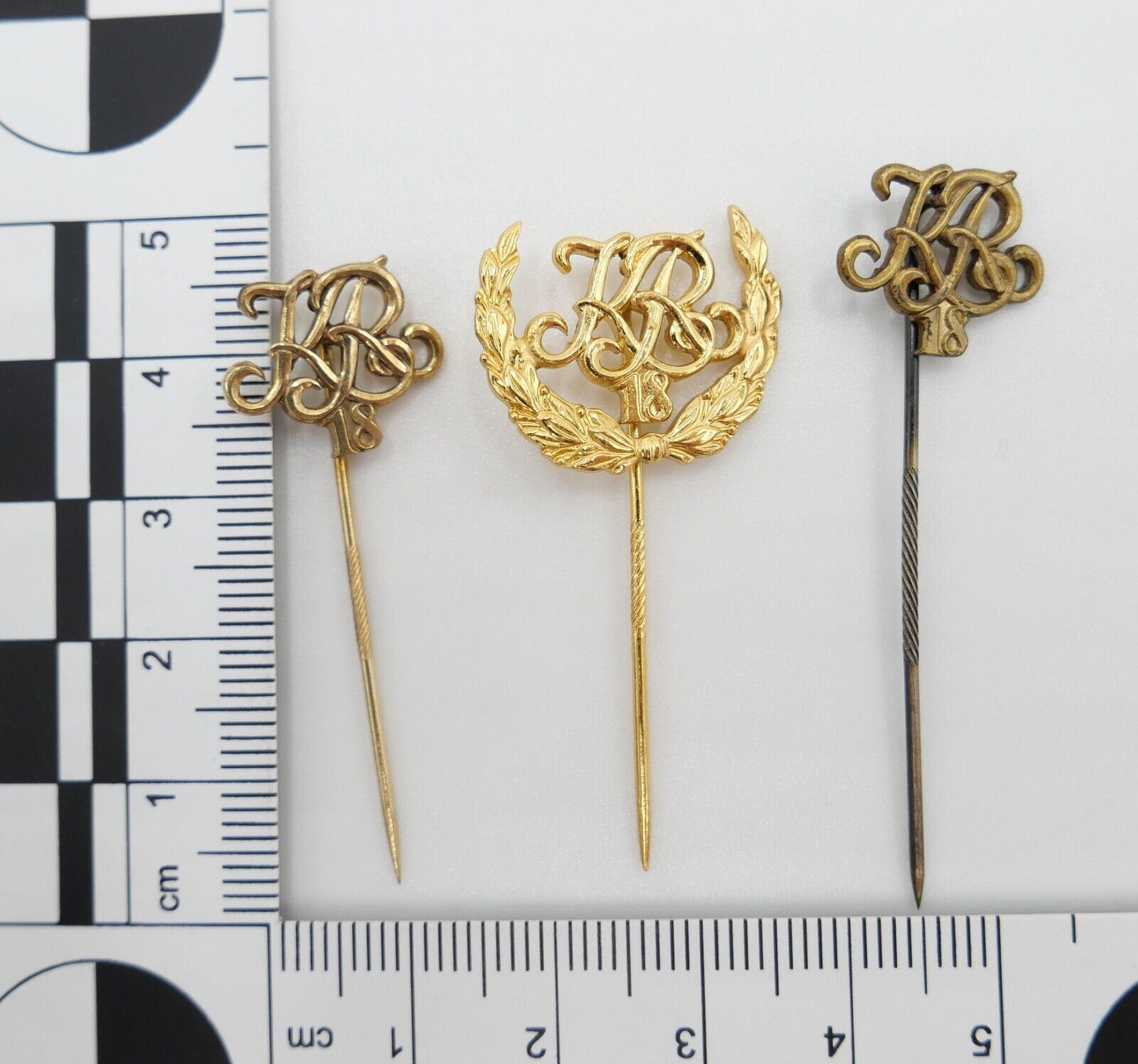 3x Abzeichen Kavallerie Reiter Regiment 18 Nadel KR 18 WW2 WK2 SELTEN - Antikhandel-Stuttgart