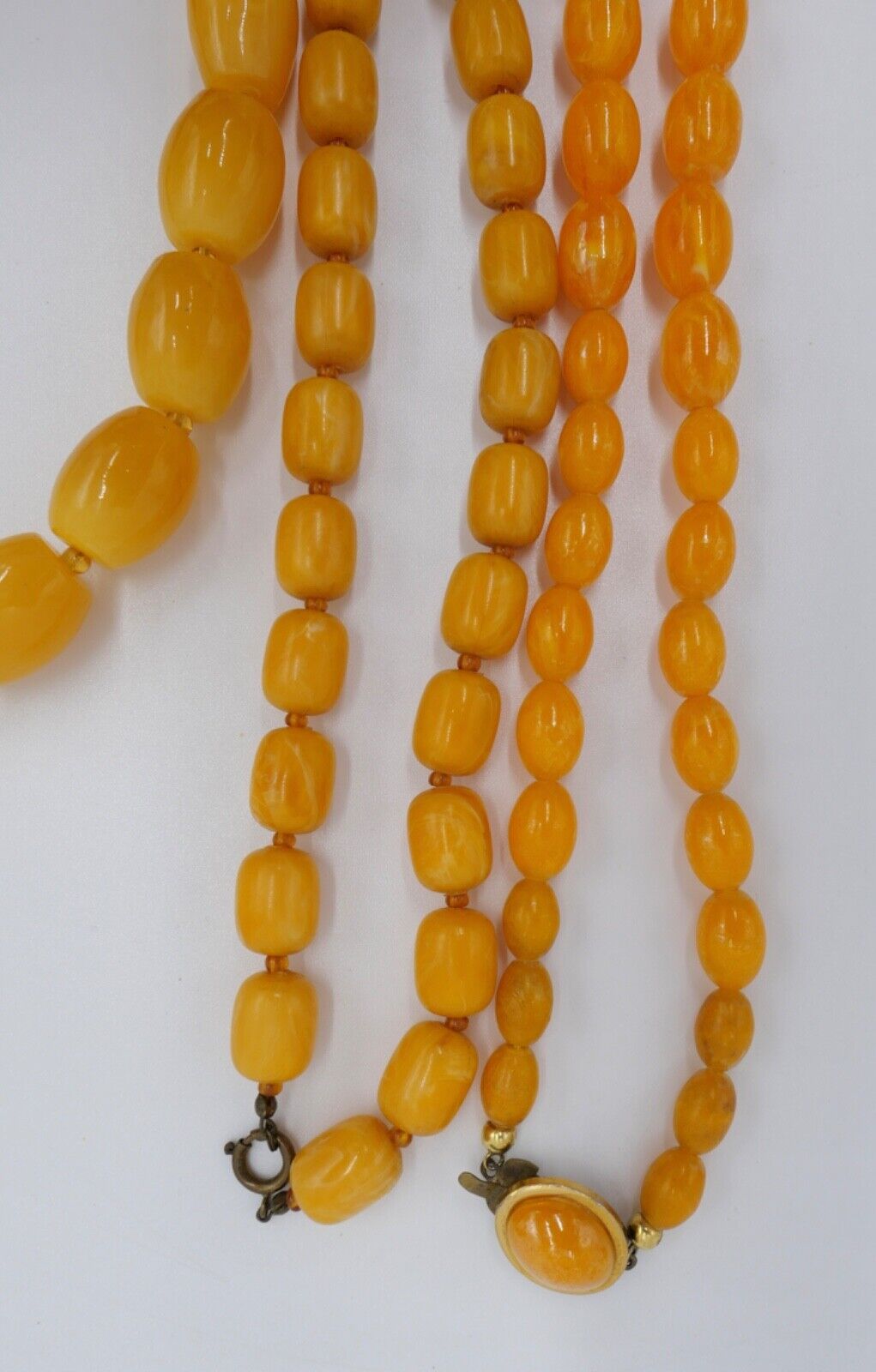 Bernstein Imitat / Plastik Kunstoff Konvolut Schmuck Kette 393 Gramm - Antikhandel-Stuttgart