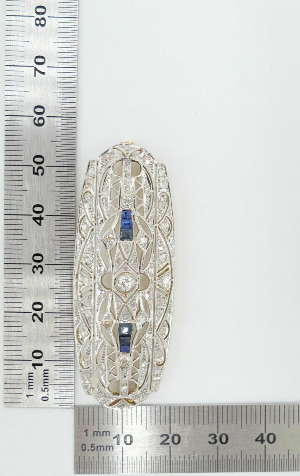 Art Deco 20er Brosche Gold Platin mit 6 Saphiren 55 Diamanten 1,8 Ct 750 18K - Antikhandel-Stuttgart