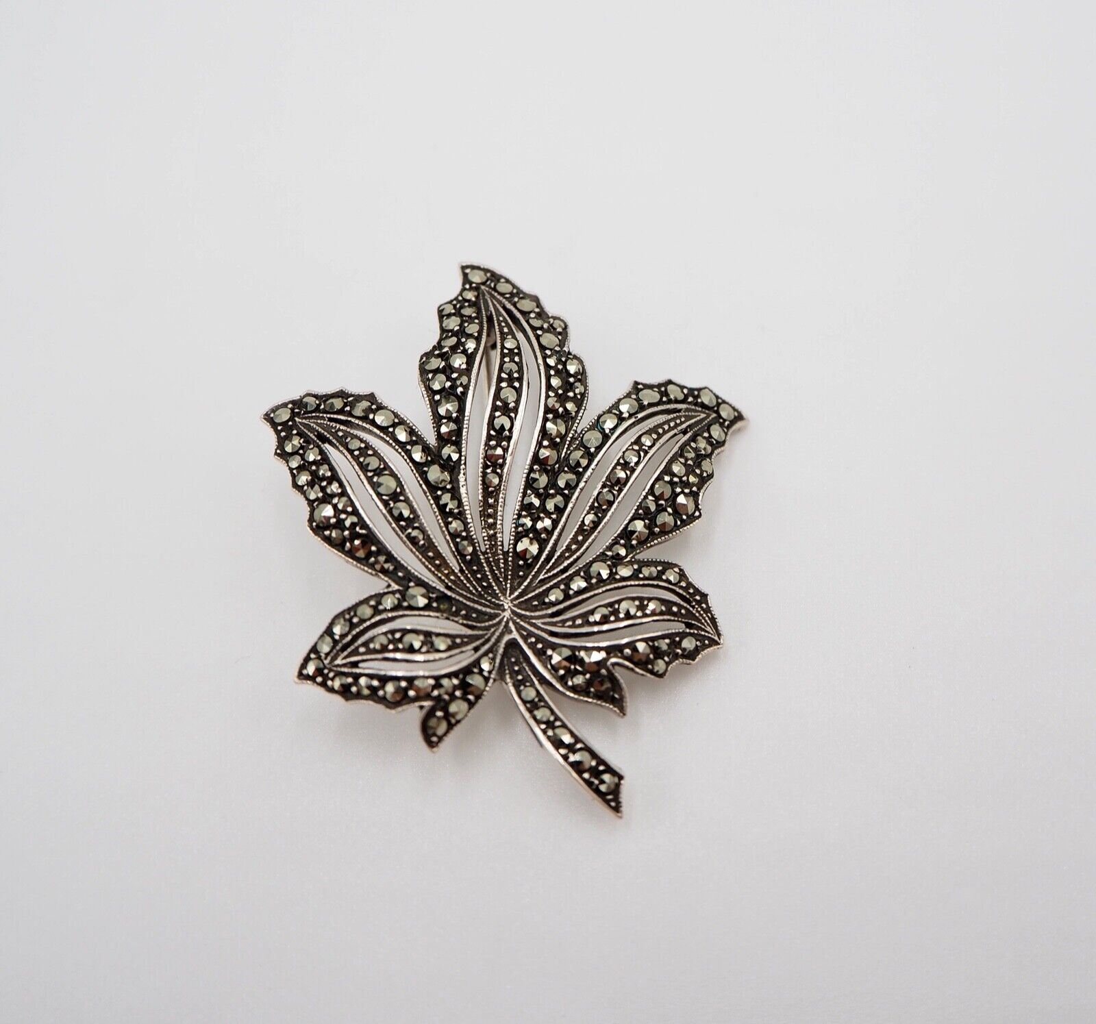 Vintage alte filigrane florale Blatt Brosche mit Markasiten Silber 835 - Antikhandel-Stuttgart