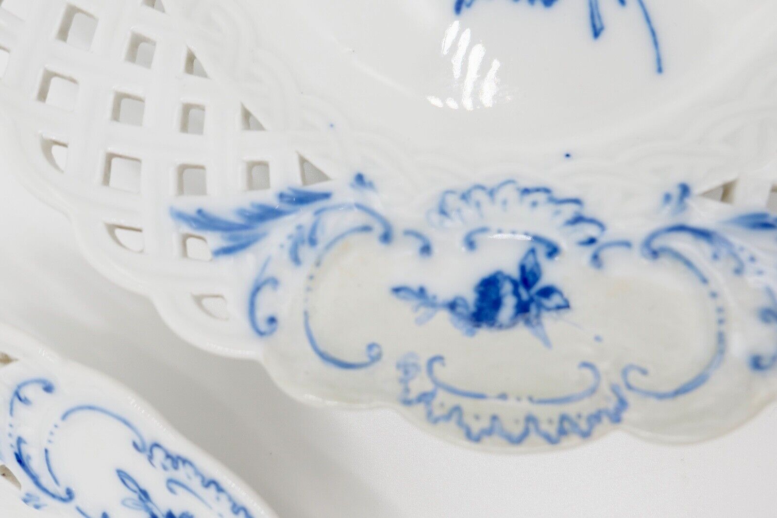 2x Meissen Durchbruchteller Wandteller Ø 20,5 cm blaue Blume Knaufzeit - Antikhandel-Stuttgart