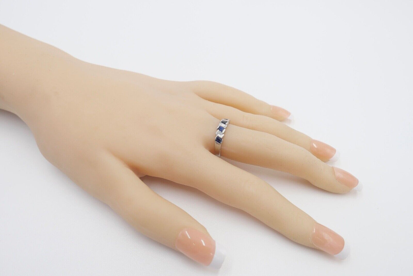 70er Jahre HALBMEMORY Ring 2,8 Gr Weißgold 750 / 18K Diamant & Saphir Gr. 52 - Antikhandel-Stuttgart