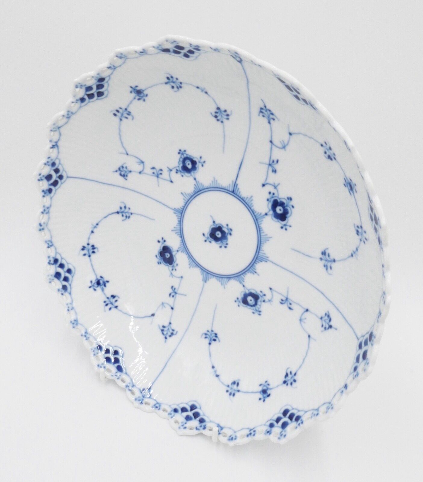 Royal Copenhagen Schüssel Nr. 576 1. Wahl Musselmalet vollspitze Ø 28 cm - Antikhandel-Stuttgart