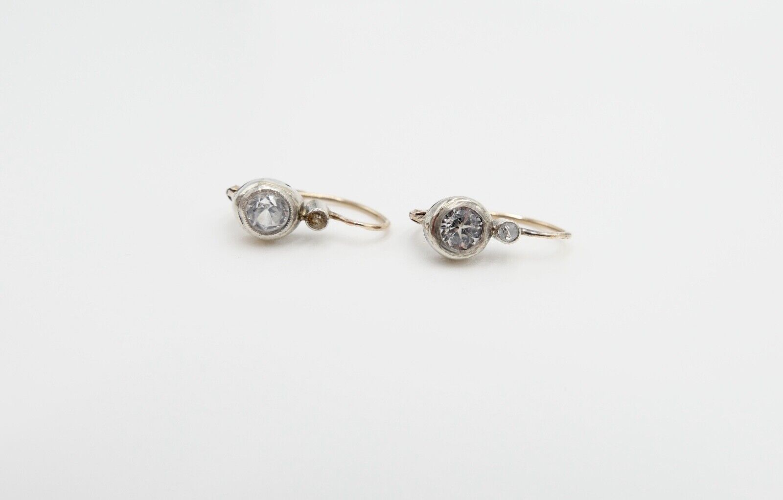 1872-1922 Ohrringe Ohrhänger 580 Gold & platinierte Oberfläche weiße Topas - Antikhandel-Stuttgart