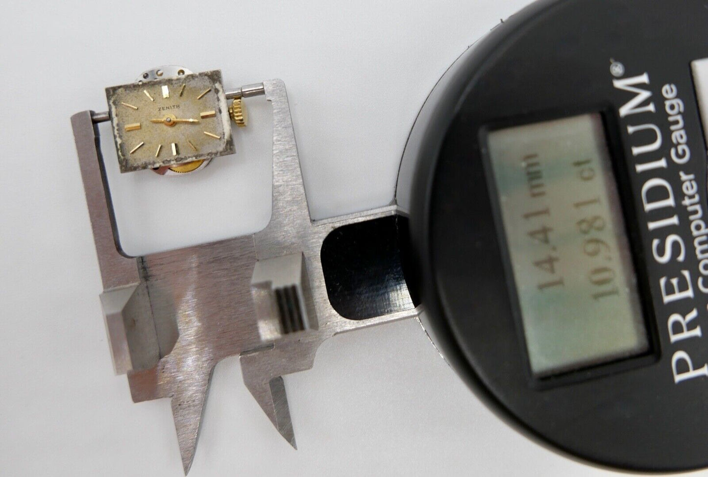 LÄUFT Zenith Cal. 1110 Uhrwerk Ziffernblatt Zeiger Krone voll funktionsfähig - Antikhandel-Stuttgart