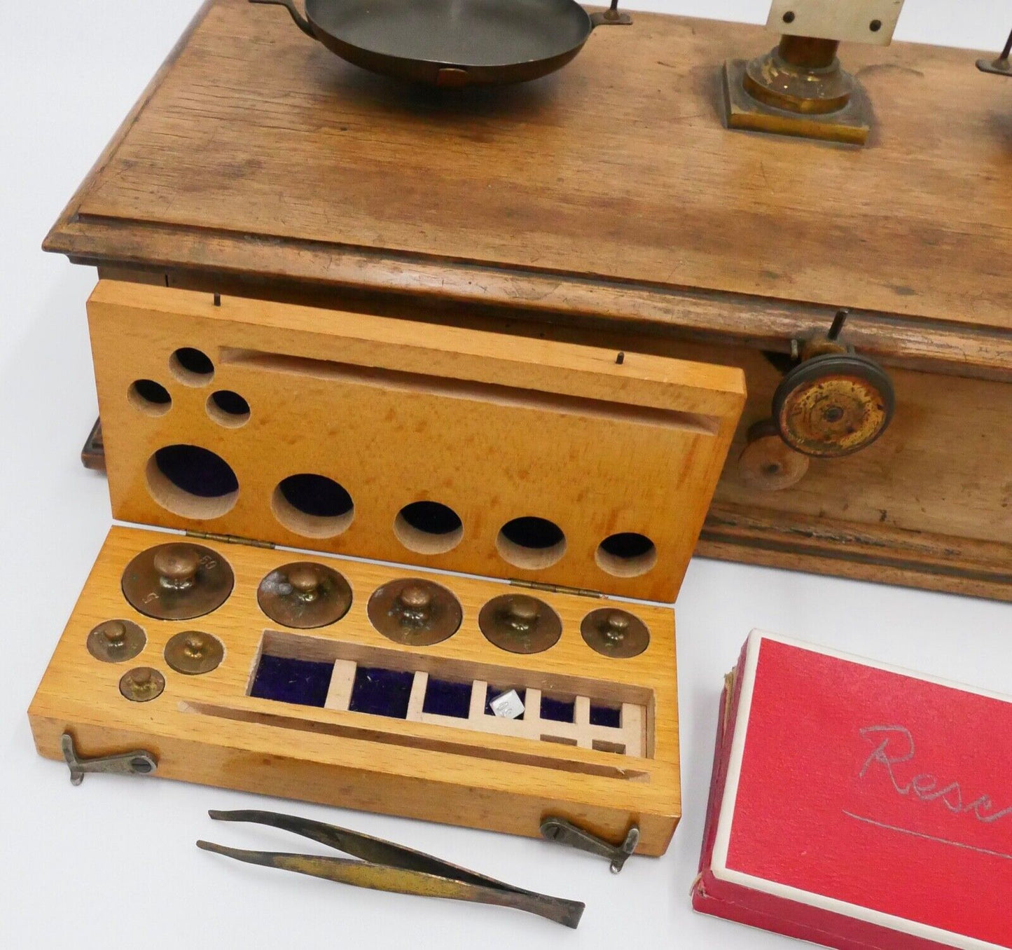 alter Holz Messing BALKENWAAGE mit Gewichtssatz Apotheker Gold Eichstempel 35cm - Antikhandel-Stuttgart