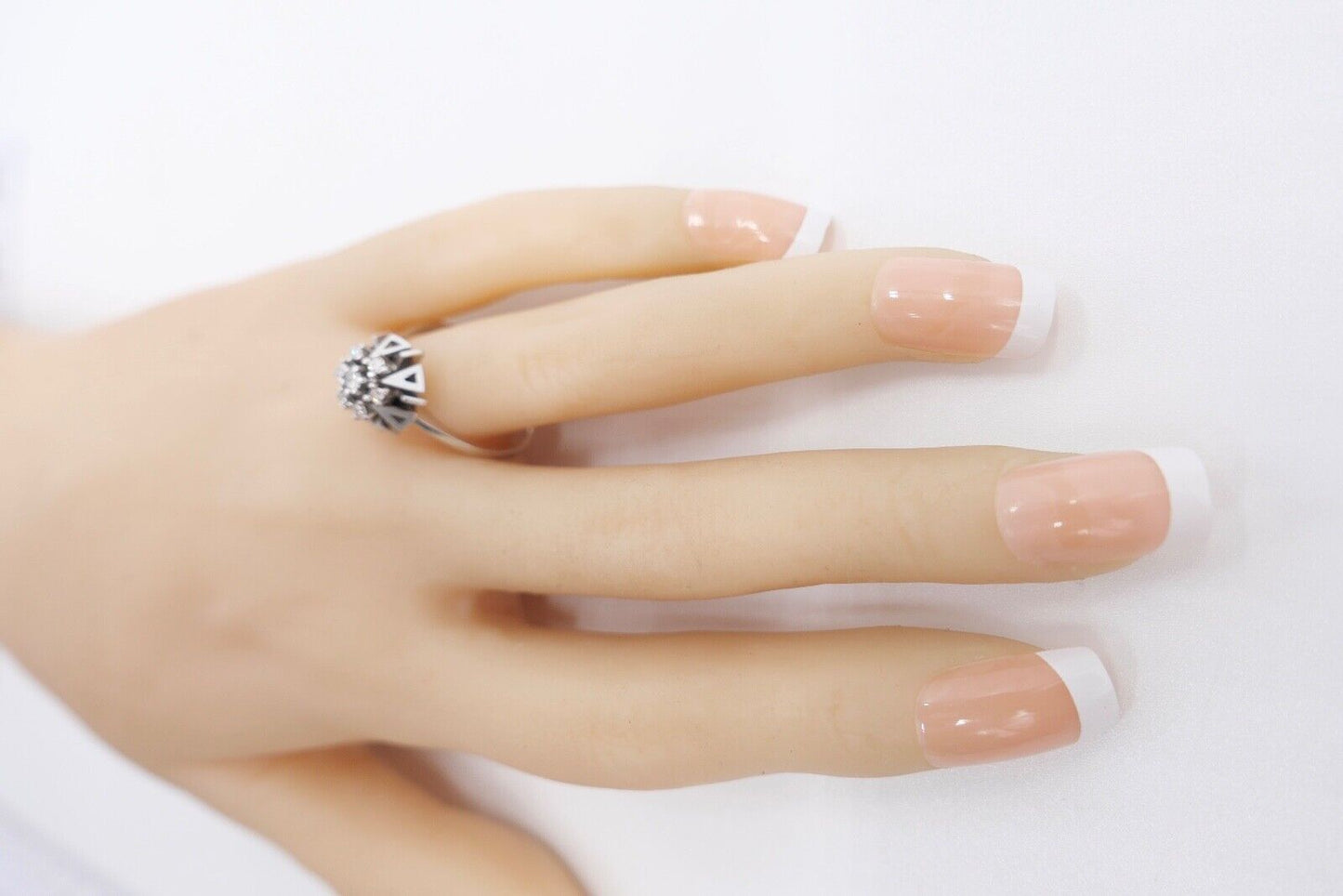 Weiß Gold Ring Dreieck Motiv 585 14K mit Brillant & Zirkonia 0,22 Ct Gr. 59 - Antikhandel-Stuttgart