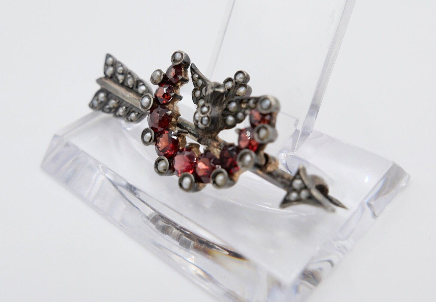 Antike 19. JH WIEN Pfeil Brosche Fluß Saatperlen Granat Silber vergoldet 48mm - Antikhandel-Stuttgart