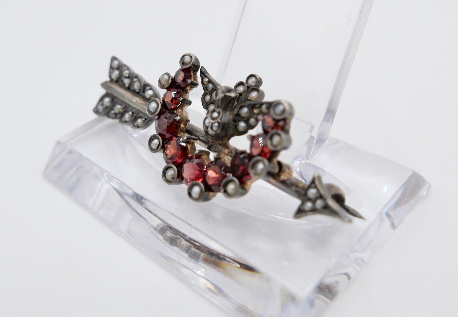 Antike 19. JH WIEN Pfeil Brosche Fluß Saatperlen Granat Silber vergoldet 48mm - Antikhandel-Stuttgart