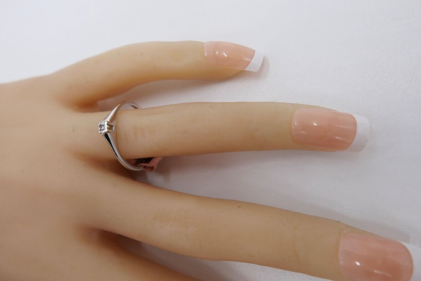 - NEU - 90er Jahre Solitär Ring Weißgold Gold 333 8K Brillant 0,01 Ct Gr. 55 56 - Antikhandel-Stuttgart