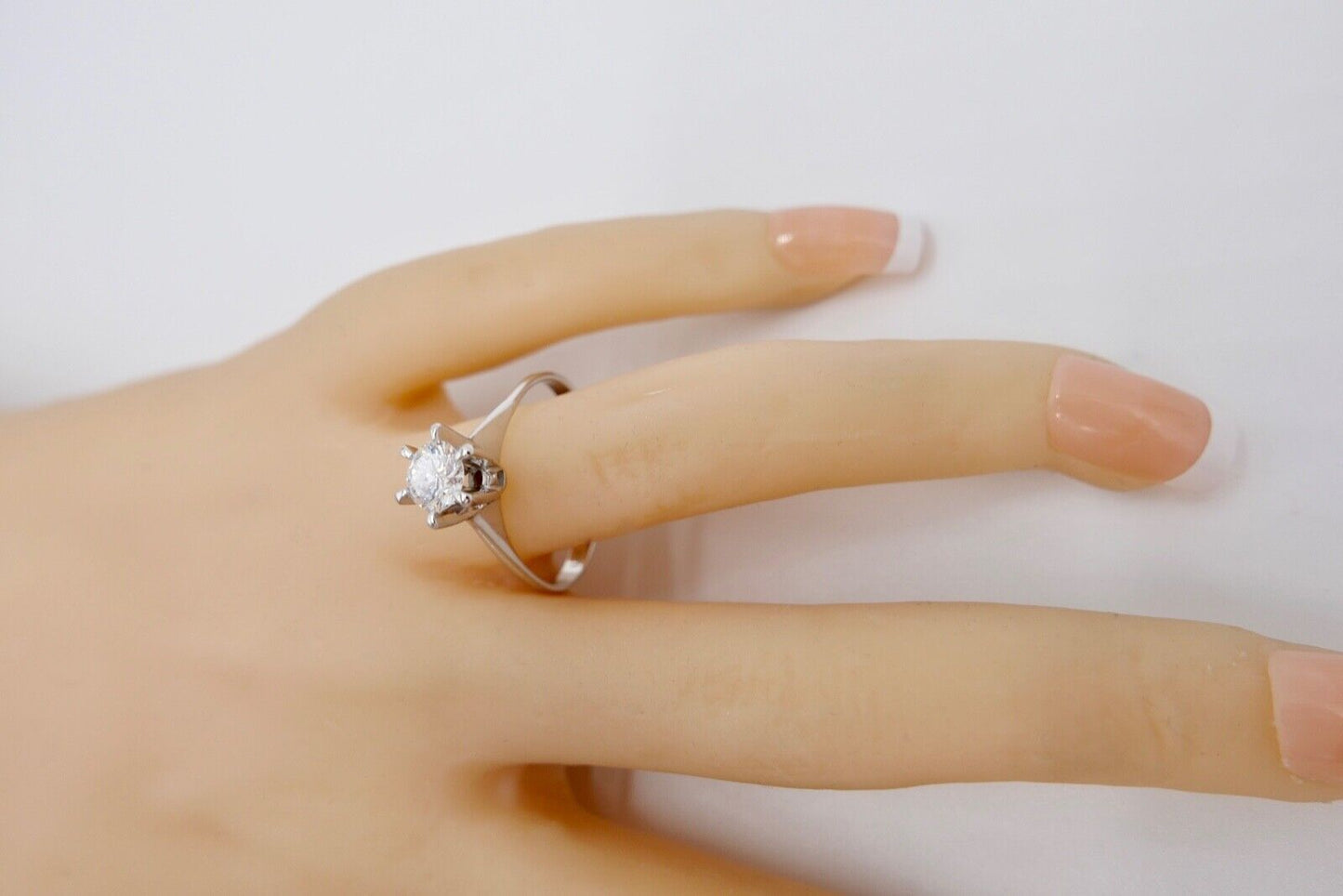 1980er klassischer Solitär Ring Weißgold Gold 585 14K Brillant 0,66 Ct Gr. 61 - Antikhandel-Stuttgart