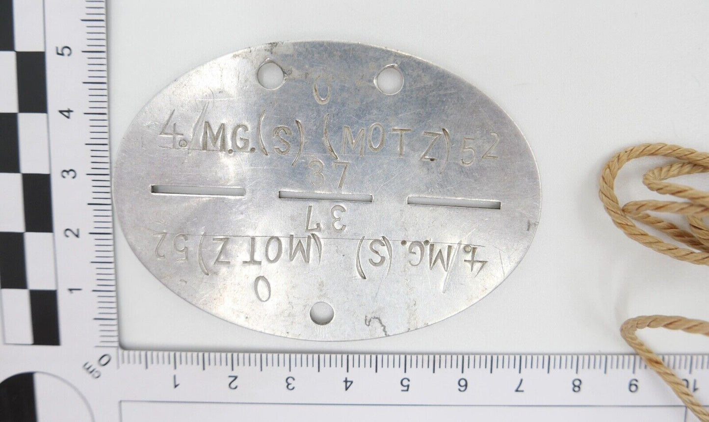 Original Erkennungsmarke WK2 WW2 3. Reich 4.M.G.(S) 52 37 mit Band in Aluminium - Antikhandel-Stuttgart