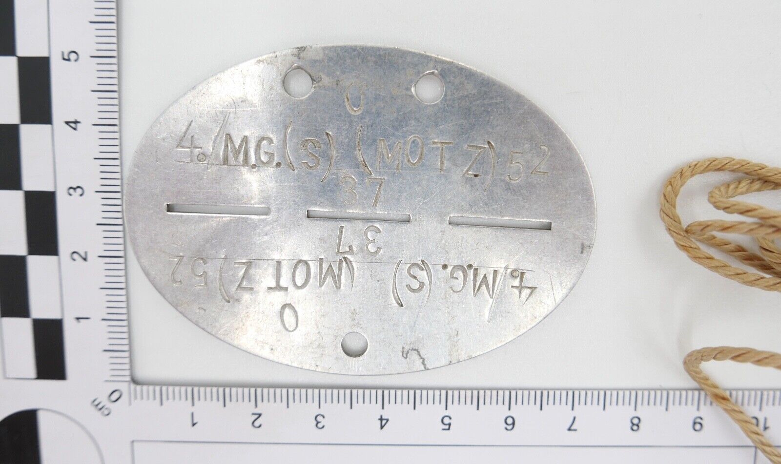 Original Erkennungsmarke WK2 WW2 3. Reich 4.M.G.(S) 52 37 mit Band in Aluminium - Antikhandel-Stuttgart