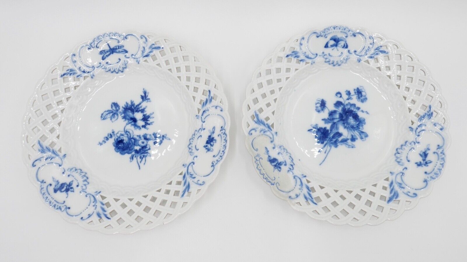 2x Meissen Durchbruchteller Wandteller Ø 20,5 cm blaue Blume Knaufzeit - Antikhandel-Stuttgart
