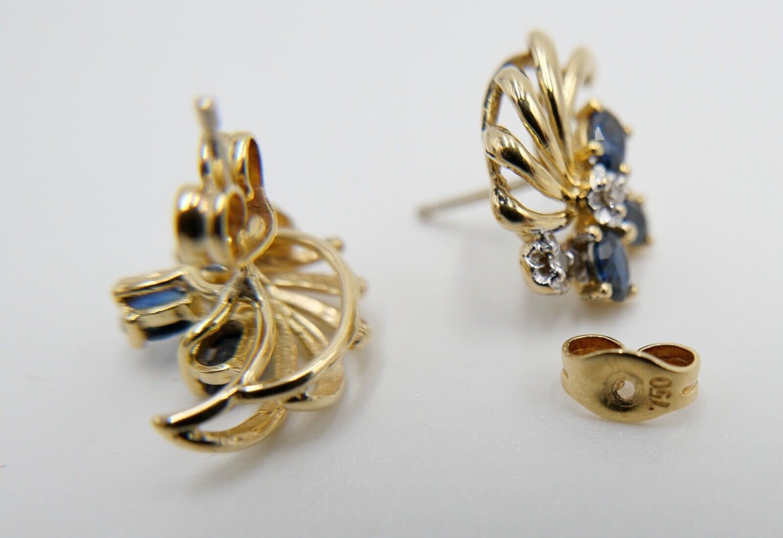 1970er Gelbgold 750 18K Brillant & Saphir 0,44 Ctw Ohrringe Ohrstecker Ø 15mm - Antikhandel-Stuttgart