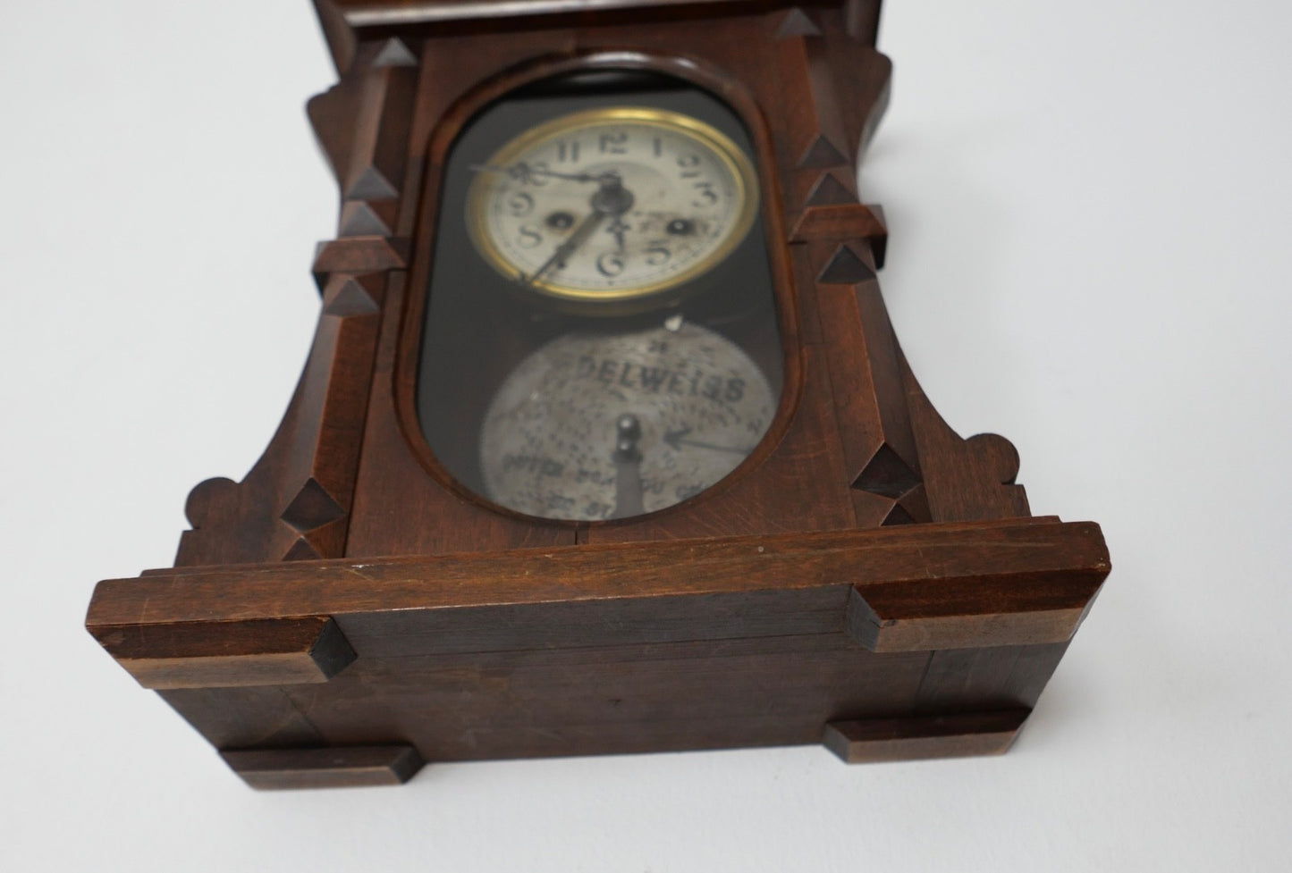 Kleine antike Wanduhr mit Spielwerk für Lochblech Platten um 1900