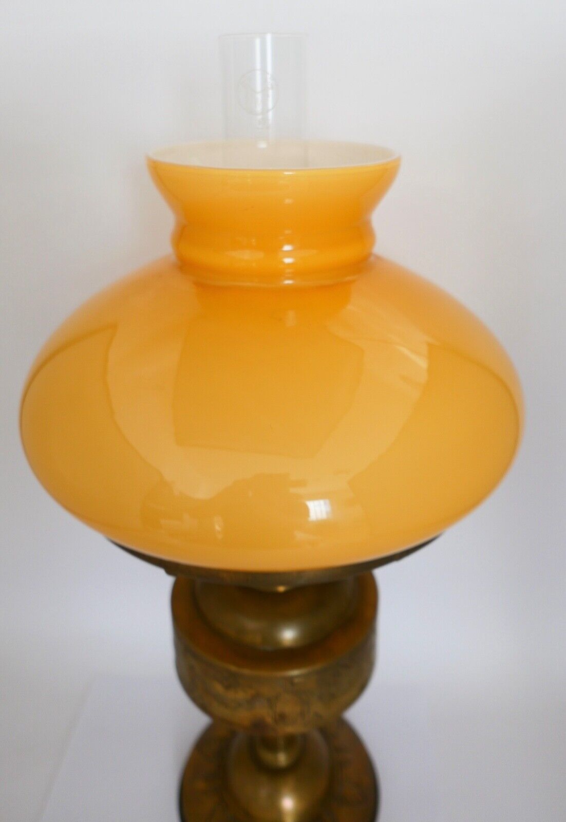 Alte Messing Petroleumlampe 1910-1920 mit Glasschirm Tischlampe Flügelrad - Antikhandel-Stuttgart