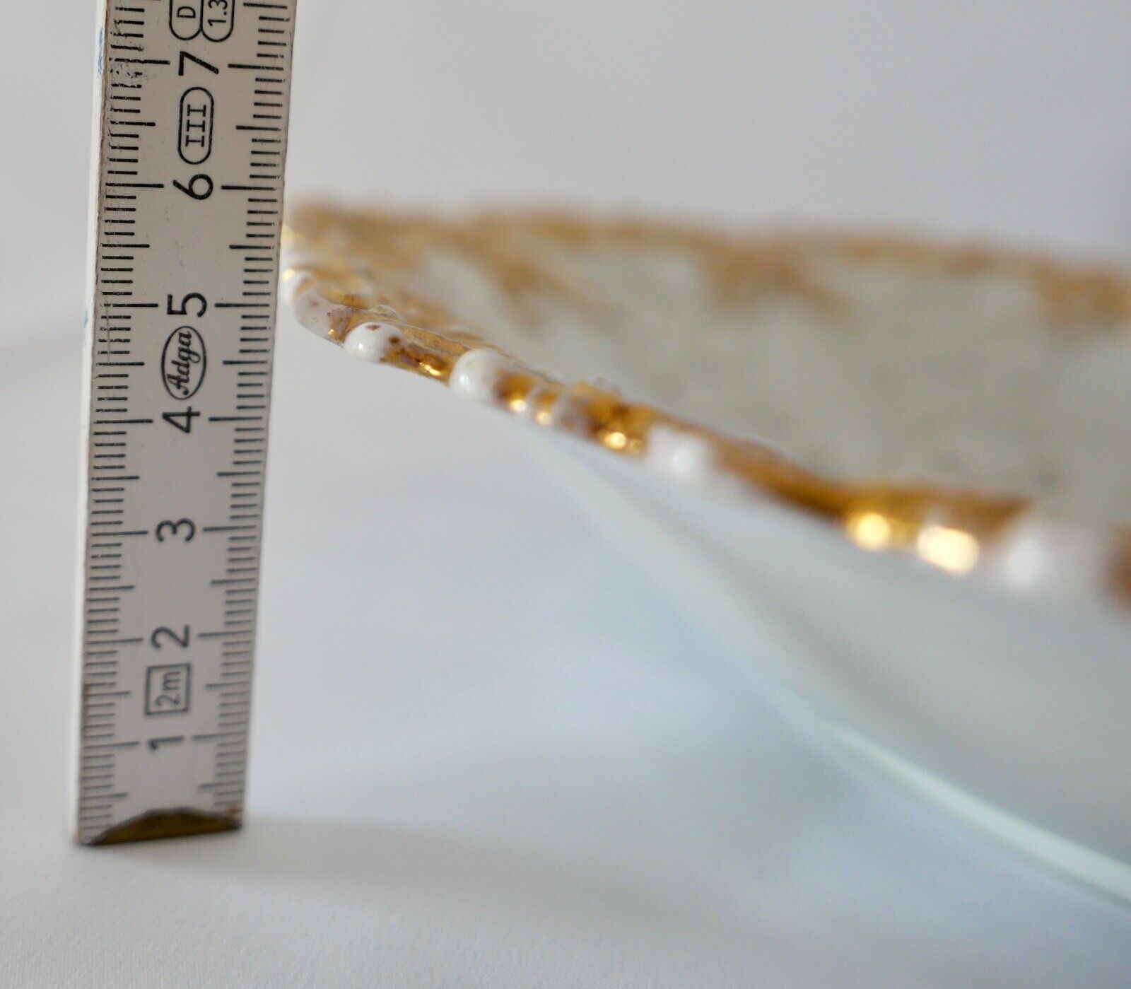 Antiker Meissen Prunk Teller Schale Weiß Goldrelief Staffage Ø 26 cm 19. Jh - Antikhandel-Stuttgart