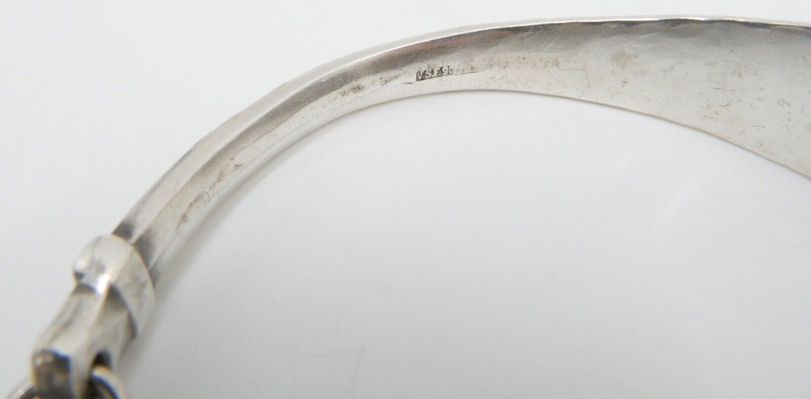 80er Jahre Silber 900 Armband gehämmert Magnetverschluss V.S.F - Antikhandel-Stuttgart