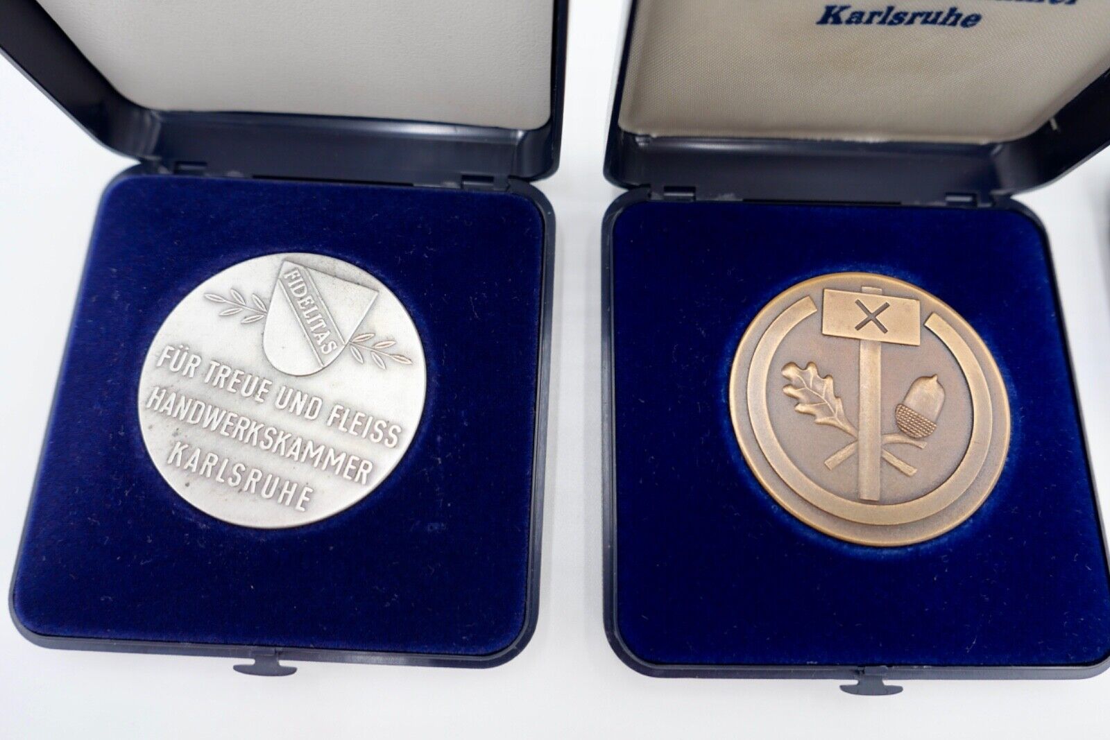 3x KARLSRUHE Handwerkskammer Medaille FÜR TREUE - FLEISS - BETRIEBSTREUE im Etui - Antikhandel-Stuttgart
