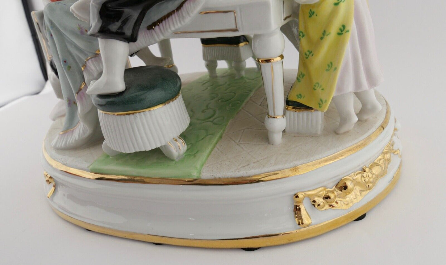 Große schwere Figurengruppe NEUNDORF Porzellan Germany " Kinder zu Tisch " - Antikhandel-Stuttgart