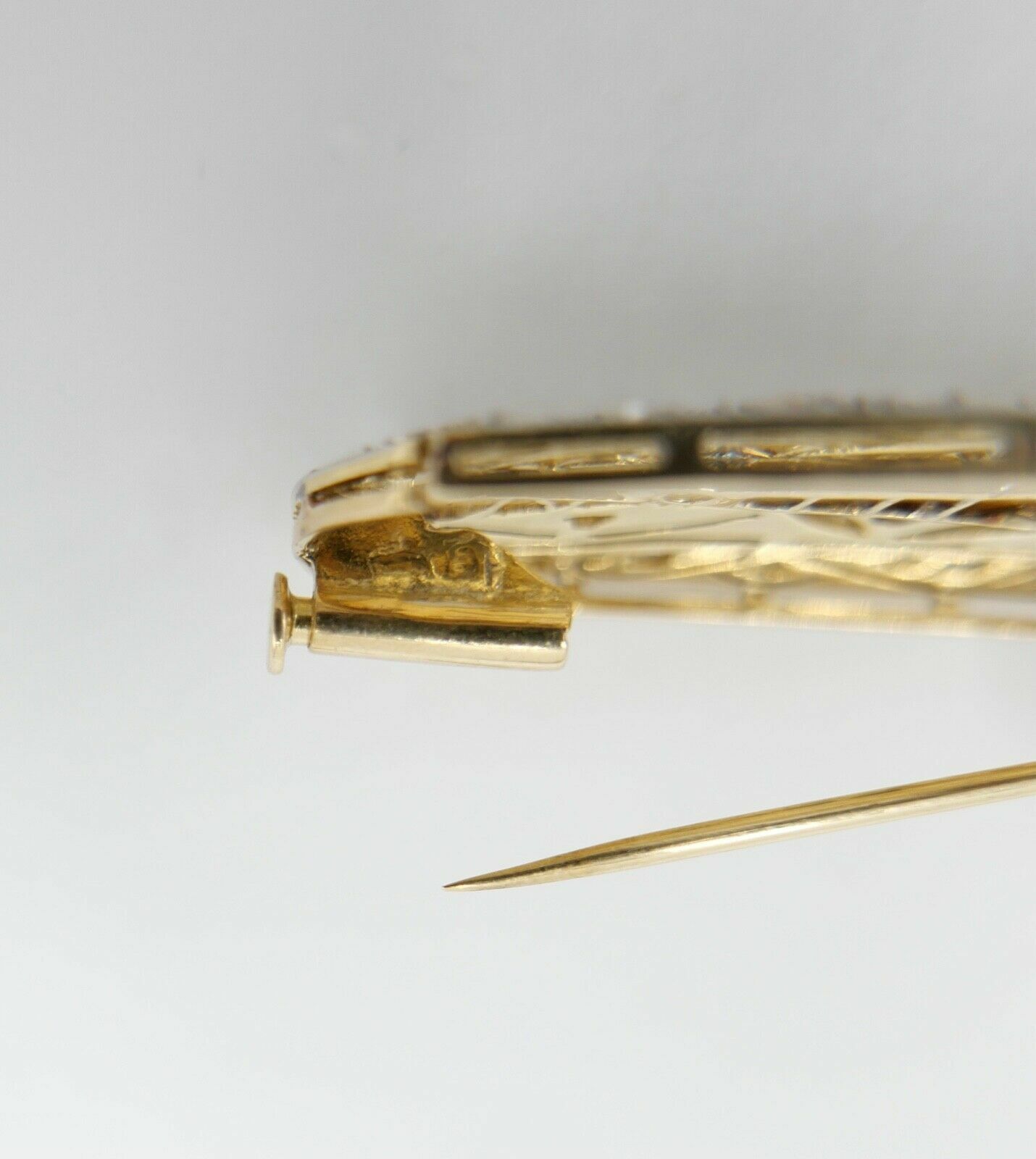 Art Deco 20er Brosche Gold Platin mit 6 Saphiren 55 Diamanten 1,8 Ct 750 18K - Antikhandel-Stuttgart