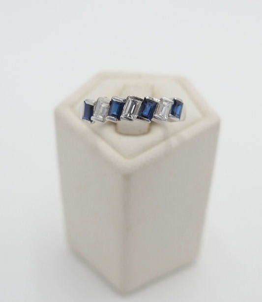 70er Jahre HALBMEMORY Ring 2,8 Gr Weißgold 750 / 18K Diamant & Saphir Gr. 52 - Antikhandel-Stuttgart