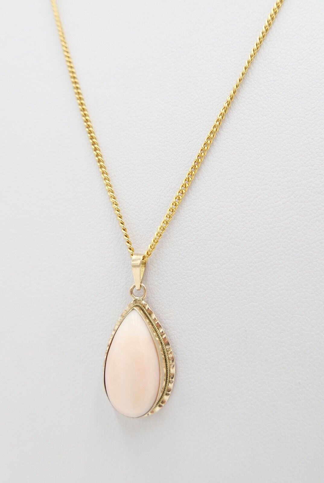 70er Jahre Anhänger Gold 750 / 18K Koralle Cabochon Schliff Engelhautkoralle - Antikhandel-Stuttgart