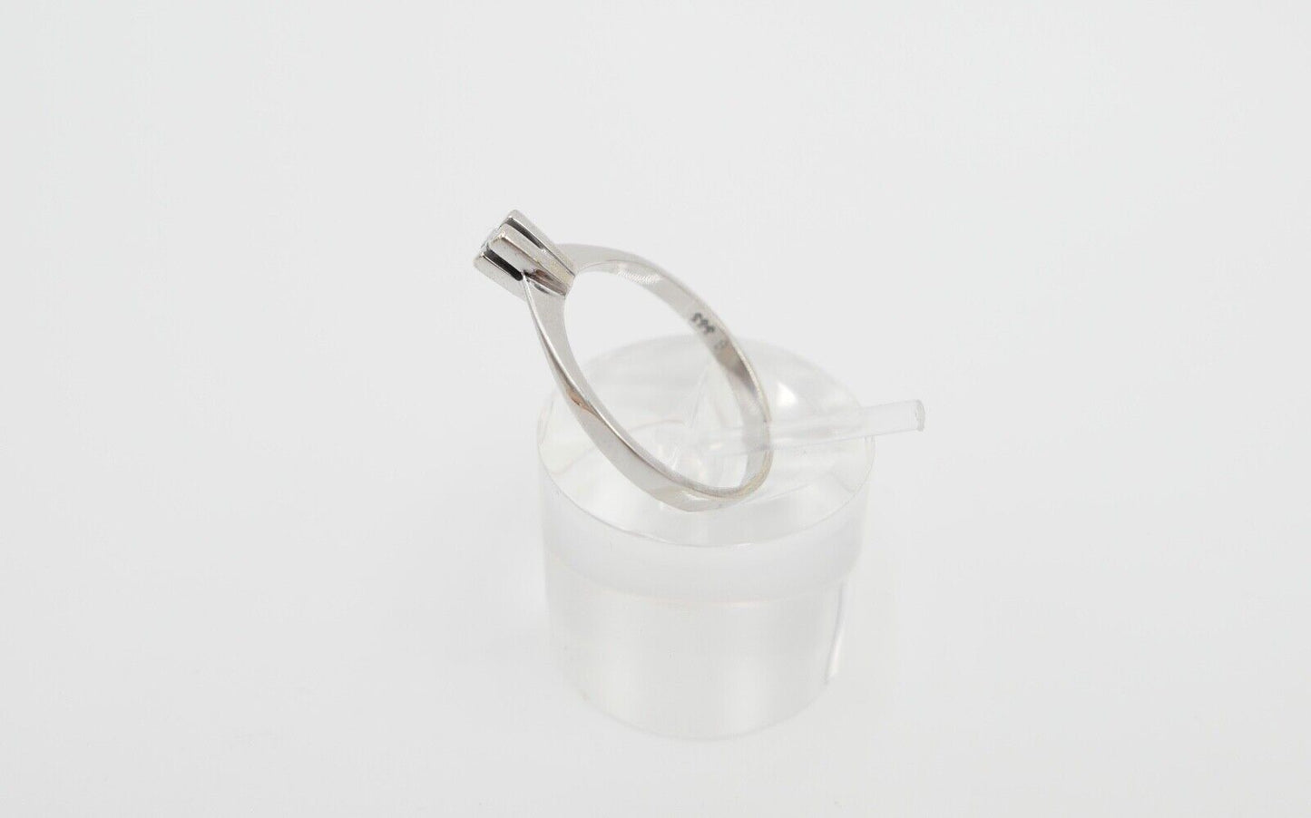 70er Jahre Solitär Ring Weißgold 333 / 8K Brillant 0,03 Ct F / VVS Gr. 57 - Antikhandel-Stuttgart