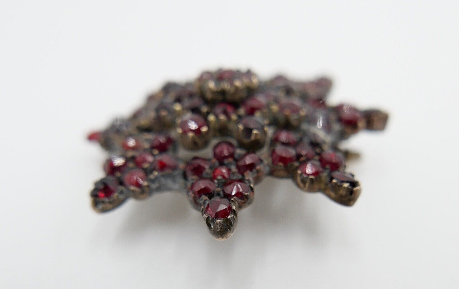 Antike Stern Granat Brosche um 1860 Tombak vergoldet Ø38mm Böhmischer Granat - Antikhandel-Stuttgart